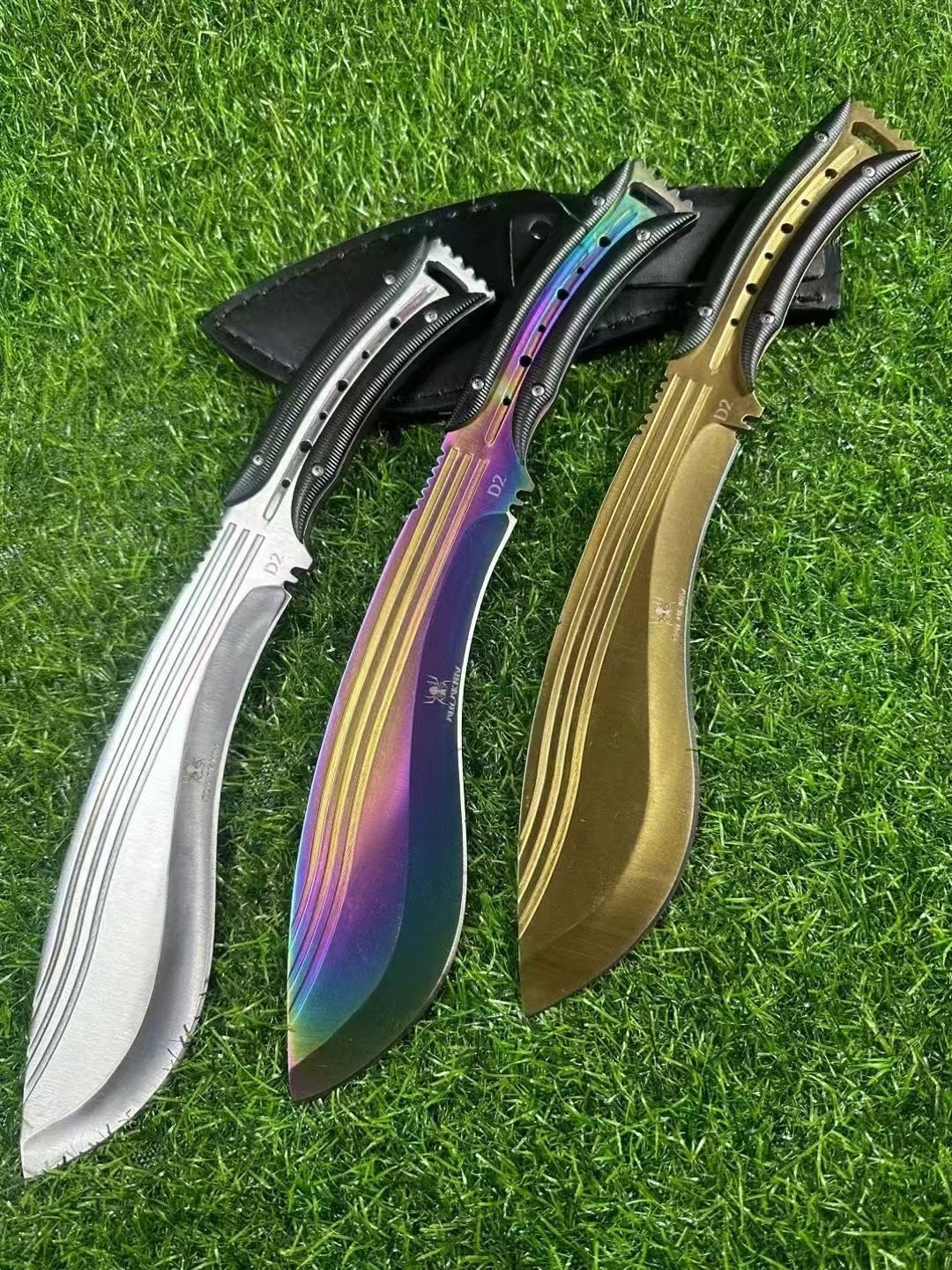 47a4a108-e260-4bd1-a6ea-e1bc712719a0.jpeg Todd Berg — Dragon Dog Legs Plus Kukri Knife