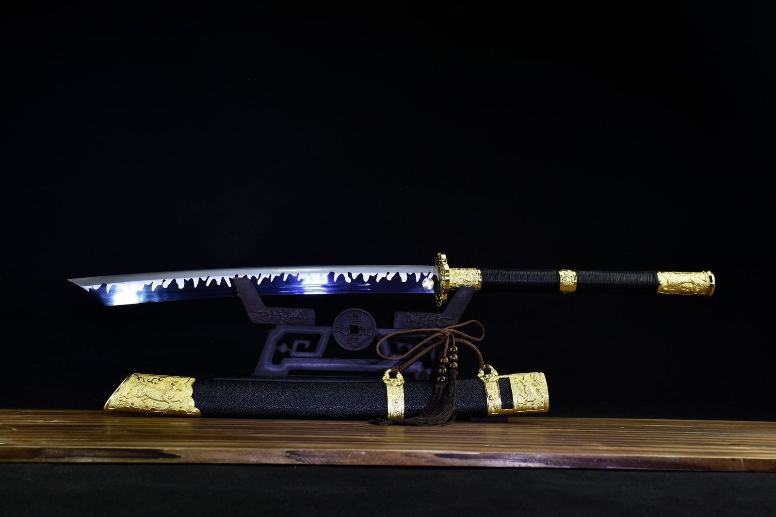 497be1b3-4b80-49fc-967c-3051f0886b51.jpeg Golden Qilin Combat Knife