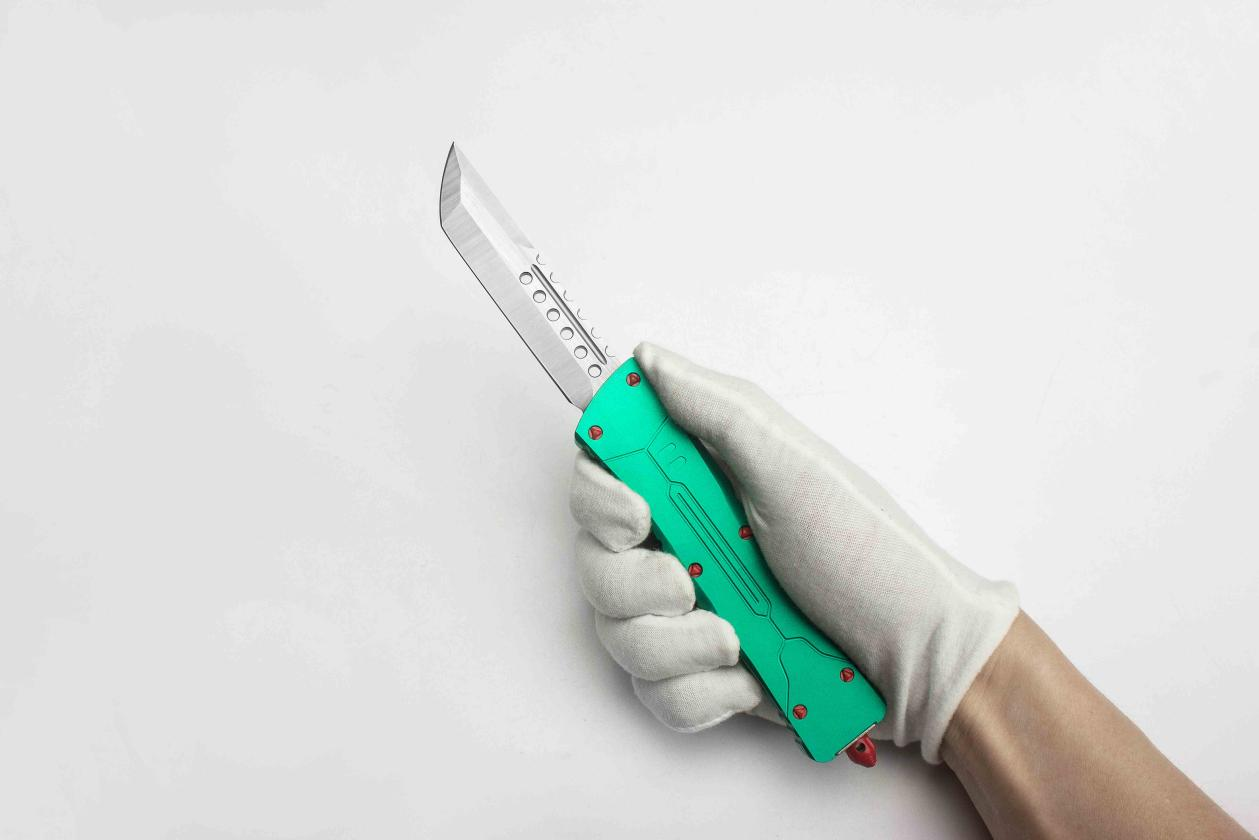 589b8969-367c-46ae-990a-151cc4235792.png Microtech Baron Bounty Hunter OTF Knife