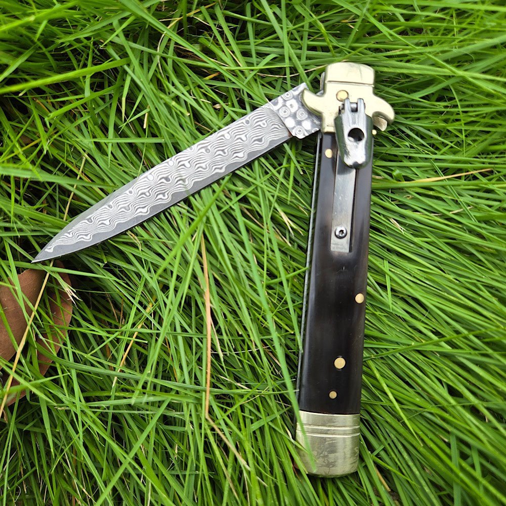 96067d71-dffd-42fa-9313-1f3d001b96ef.jpeg AKC Leverletto Brass Guard Damascus Side-Opening Knife