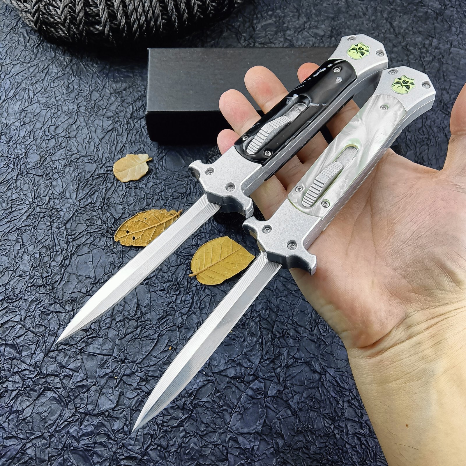 a37bf2ef-3868-47da-8b5a-5299da53f36f.jpeg AKC 9-inch Vertical Jump Skull Handle Double-edged OTF Knife