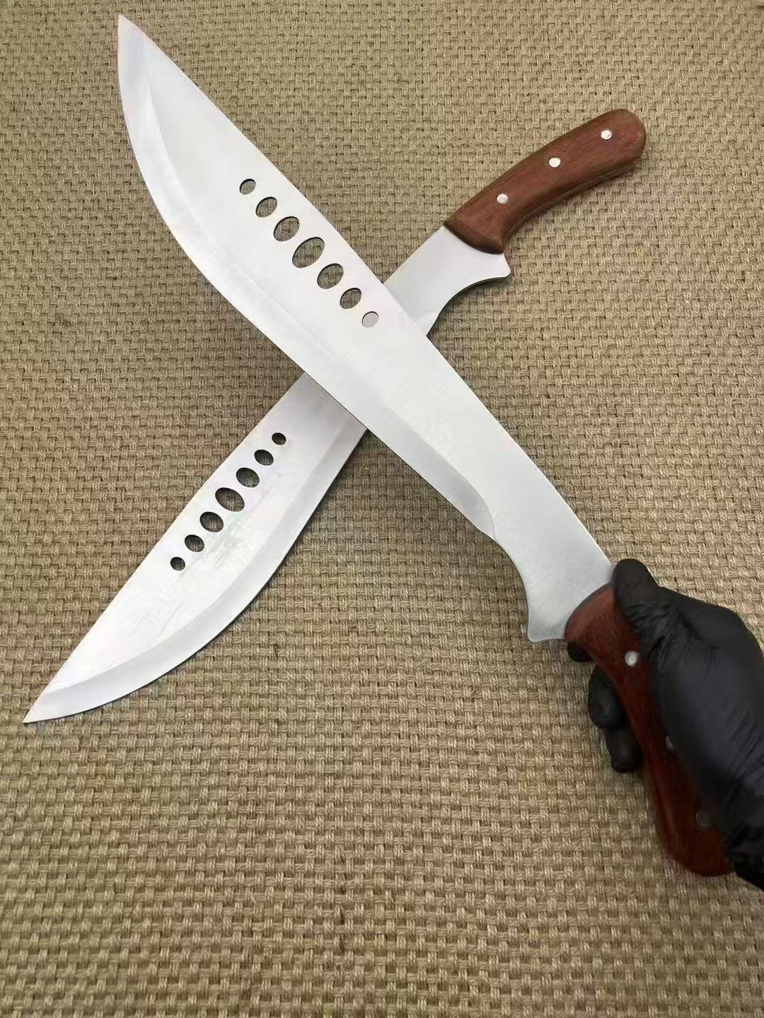 cbc11975-72cb-4718-8d02-3493cd9d9003.jpeg The British Army's Seven-eyed Lackey Kukri Knife