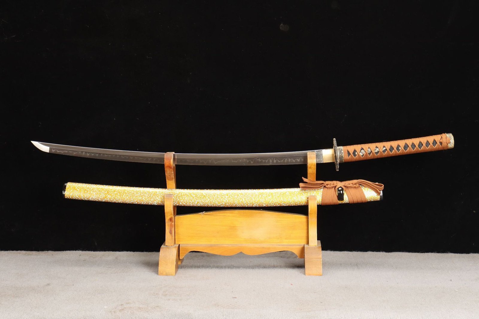 f89bc49d-abb5-4a3c-a784-2b43f2efa491.jpeg Ghost Handmade Golden Samurai Fixed Blade Knife